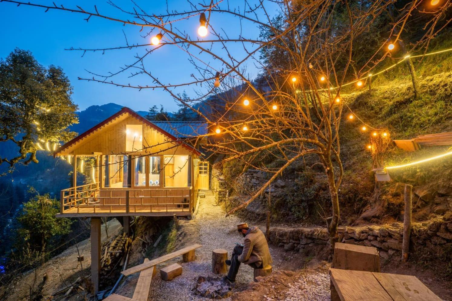 Вилла Into The Woods Treehouse Jibhi Экстерьер фото