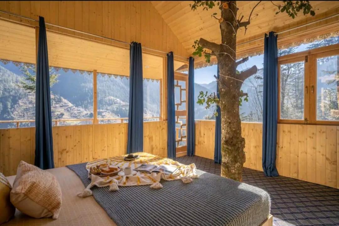 Вилла Into The Woods Treehouse Jibhi Экстерьер фото